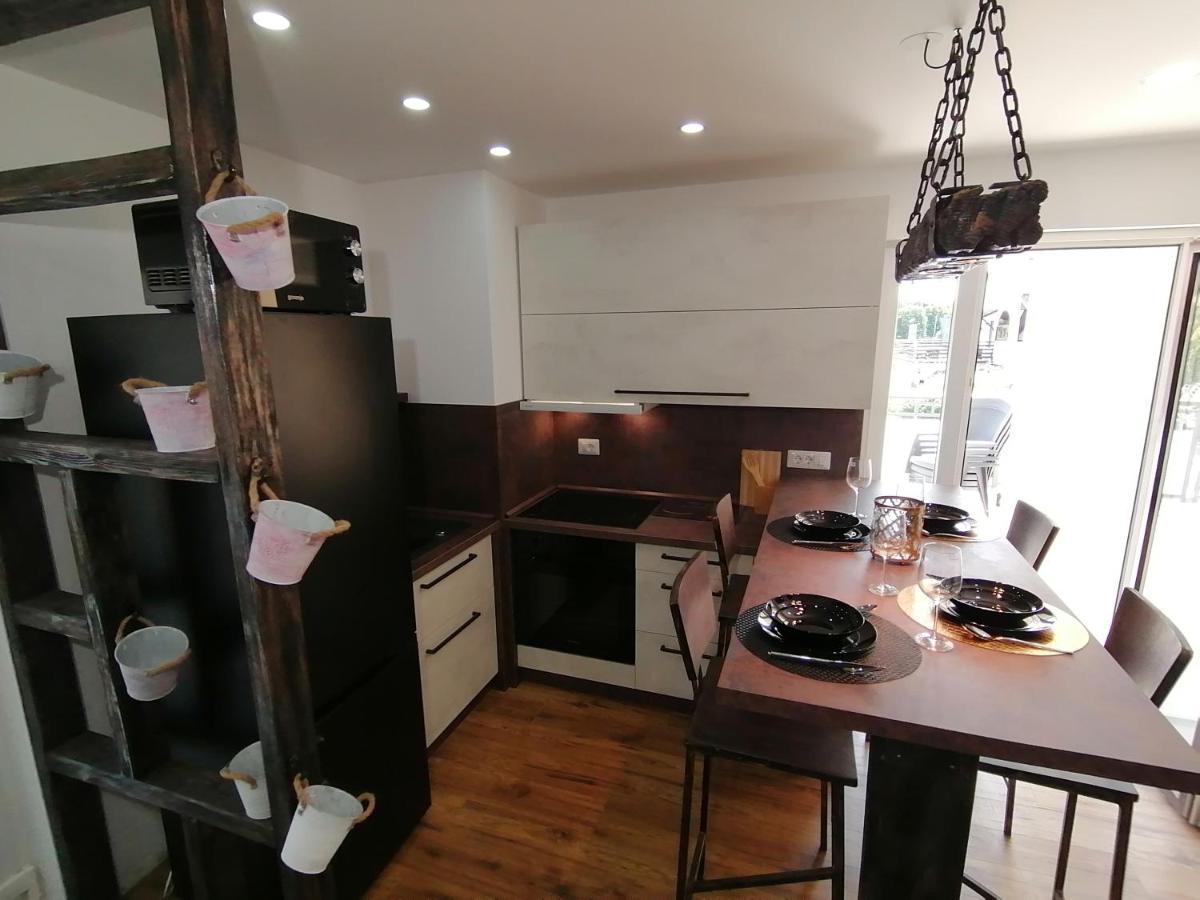 Apartmani Kiko بوريتش الغرفة الصورة